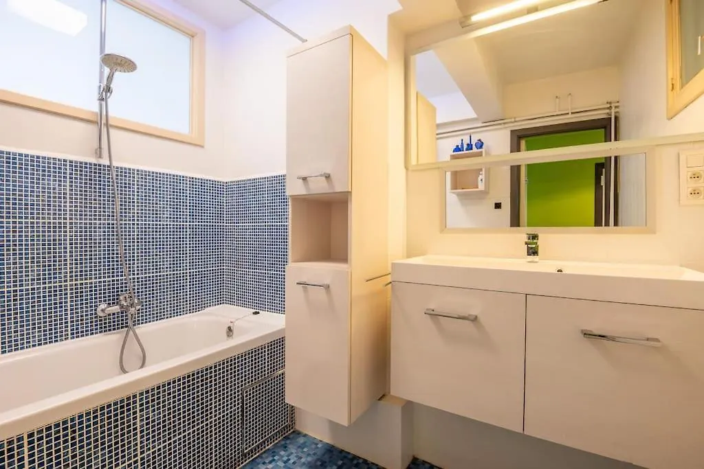 אוסטנדה Spacious Apartment For 7 People 0*,
